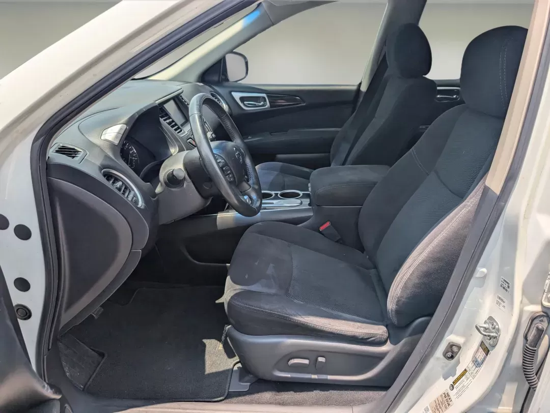 2016 Nissan Pathfinder SV (5N1AR2MN4GC) with an Regular Unleaded V-6 3.5 L/213 engine, 1-Speed CVT w/OD transmission, located at 804 22nd Ave, Phenix City, AL, 36870, (334) 297-1860, 32.484749, -85.024475 - 2016 Nissan Pathfinder SV - Photo#9