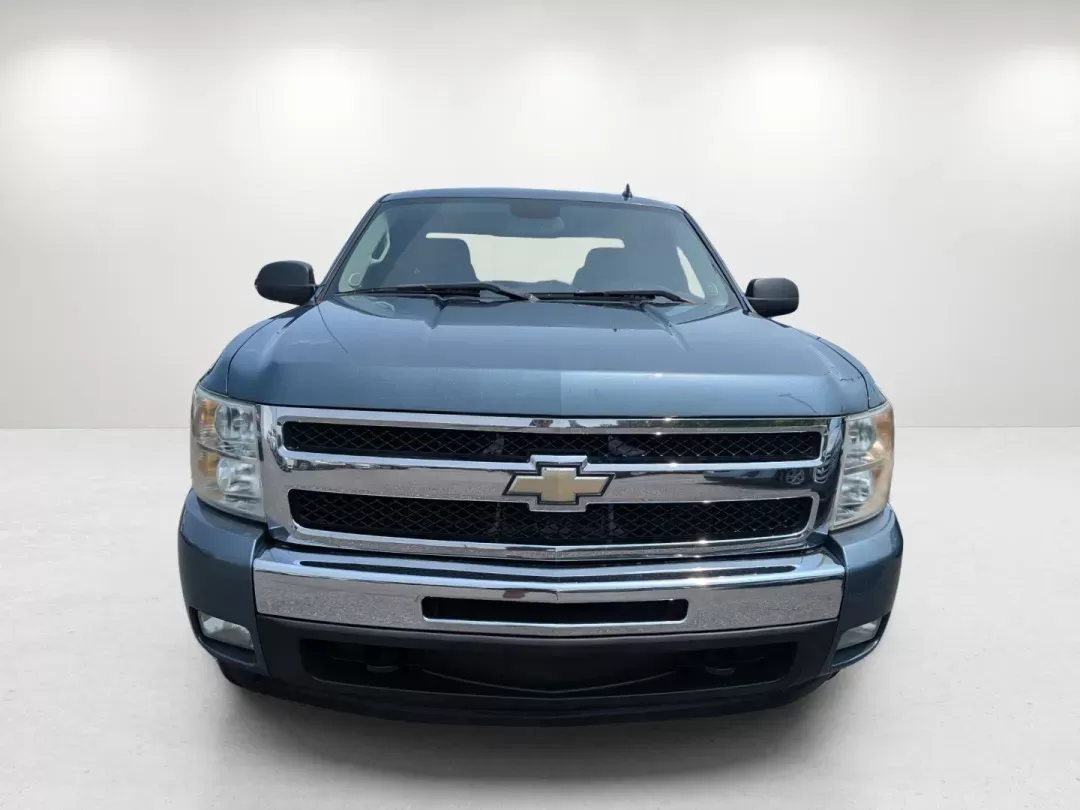 2011 /Ebony Chevrolet Silverado 1500 LT (1GCRKSE37BZ) with an Gas/Ethanol V8 5.3L/323 engine, 6-Speed Automatic transmission, located at 5115 14th Ave., Columbus, GA, 31904, (706) 323-0345, 32.511494, -84.971046 - 2011 Chevrolet Silverado 1500 LT - Photo#1