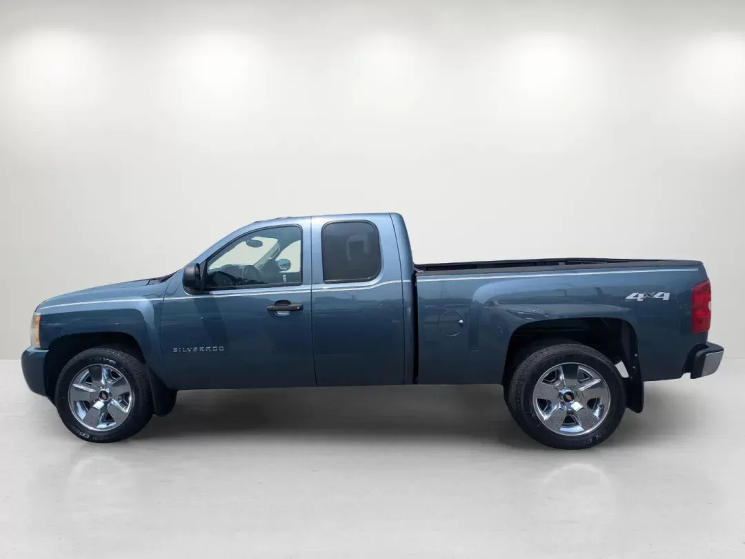 2011 /Ebony Chevrolet Silverado 1500 LT (1GCRKSE37BZ) with an Gas/Ethanol V8 5.3L/323 engine, 6-Speed Automatic transmission, located at 5115 14th Ave., Columbus, GA, 31904, (706) 323-0345, 32.511494, -84.971046 - 2011 Chevrolet Silverado 1500 LT - Photo#7