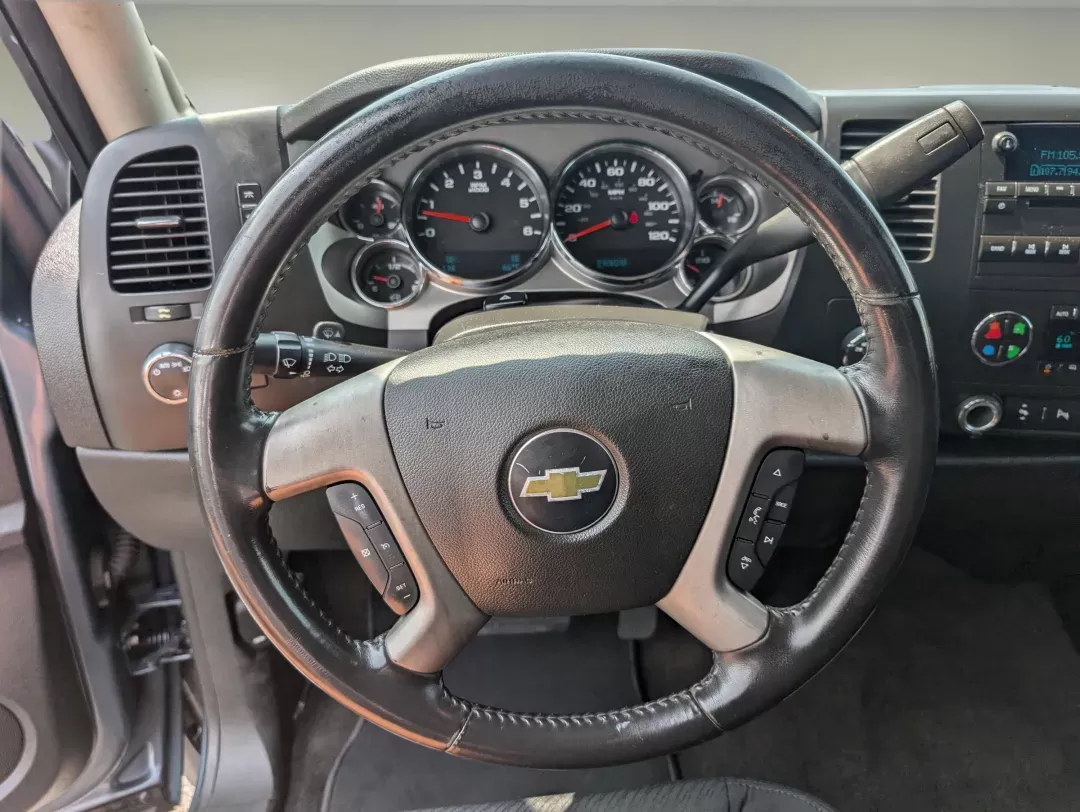 2011 /Ebony Chevrolet Silverado 1500 LT (1GCRKSE37BZ) with an Gas/Ethanol V8 5.3L/323 engine, 6-Speed Automatic transmission, located at 5115 14th Ave., Columbus, GA, 31904, (706) 323-0345, 32.511494, -84.971046 - 2011 Chevrolet Silverado 1500 LT - Photo#15