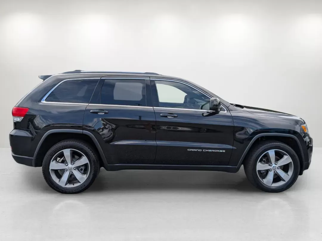 2015 /Black Jeep Grand Cherokee Laredo (1C4RJEAG6FC) with an Regular Unleaded V-6 3.6 L/220 engine, 8-Speed Automatic w/OD transmission, located at 5115 14th Ave., Columbus, GA, 31904, (706) 323-0345, 32.511494, -84.971046 - 2015 Jeep Grand Cherokee Laredo - Photo#3