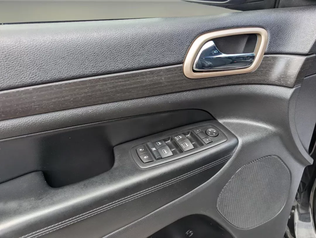 2015 /Black Jeep Grand Cherokee Laredo (1C4RJEAG6FC) with an Regular Unleaded V-6 3.6 L/220 engine, 8-Speed Automatic w/OD transmission, located at 5115 14th Ave., Columbus, GA, 31904, (706) 323-0345, 32.511494, -84.971046 - 2015 Jeep Grand Cherokee Laredo - Photo#8