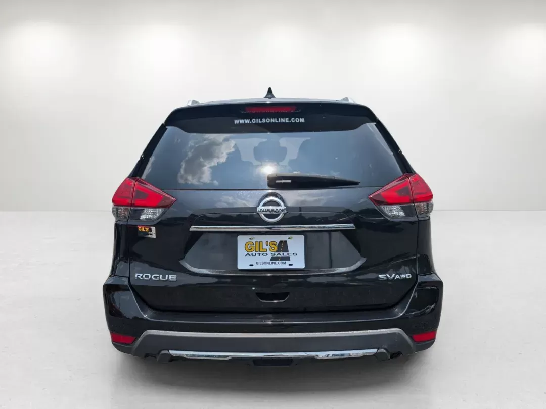 2017 /Charcoal Nissan Rogue SV (JN8AT2MV9HW) with an Regular Unleaded I-4 2.5 L/152 engine, 1-Speed CVT w/OD transmission, located at 804 22nd Ave, Phenix City, AL, 36870, (334) 297-1860, 32.484749, -85.024475 - 2017 Nissan Rogue SV - Photo#5