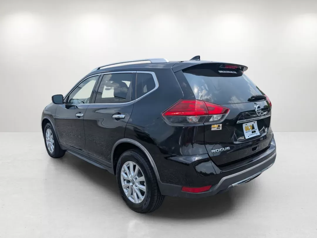 2017 /Charcoal Nissan Rogue SV (JN8AT2MV9HW) with an Regular Unleaded I-4 2.5 L/152 engine, 1-Speed CVT w/OD transmission, located at 804 22nd Ave, Phenix City, AL, 36870, (334) 297-1860, 32.484749, -85.024475 - 2017 Nissan Rogue SV - Photo#6