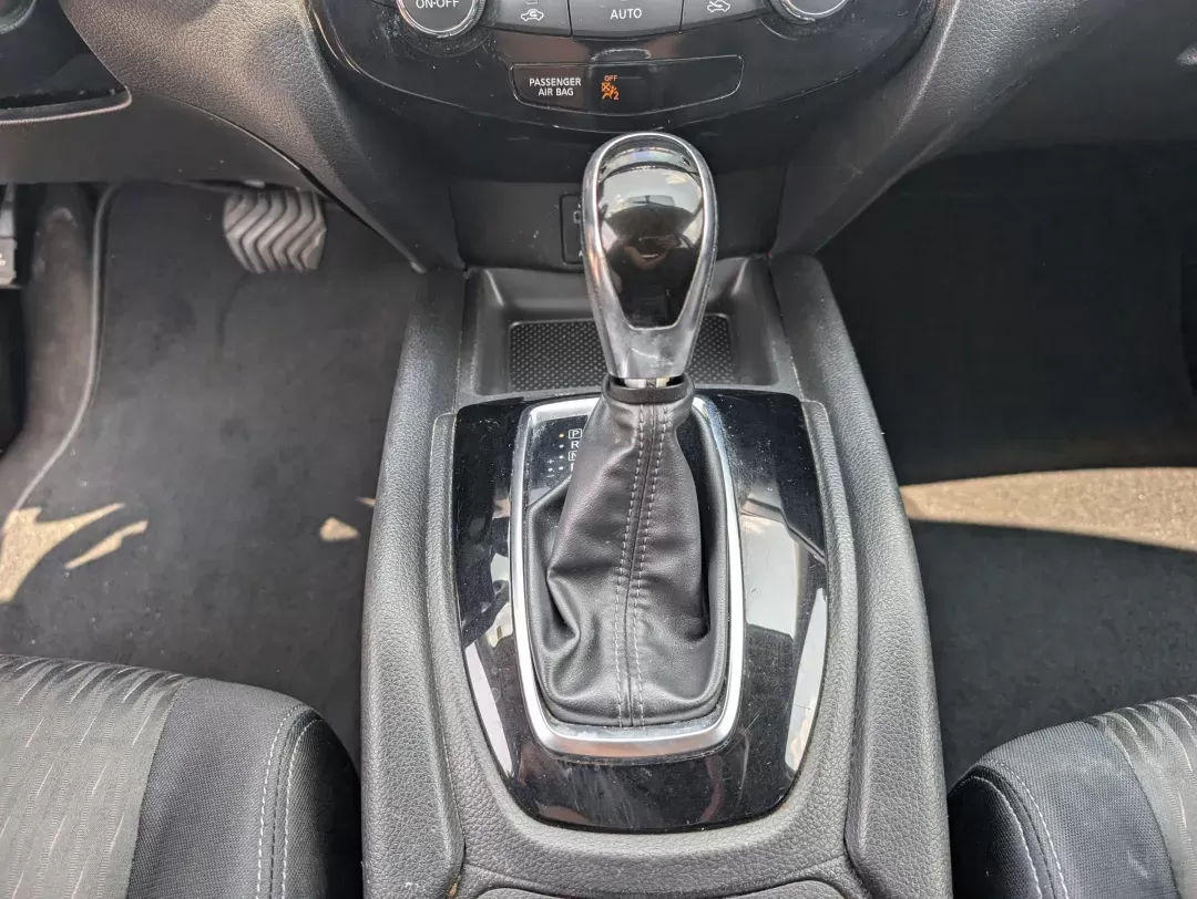 2017 /Charcoal Nissan Rogue SV (JN8AT2MV9HW) with an Regular Unleaded I-4 2.5 L/152 engine, 1-Speed CVT w/OD transmission, located at 804 22nd Ave, Phenix City, AL, 36870, (334) 297-1860, 32.484749, -85.024475 - 2017 Nissan Rogue SV - Photo#13