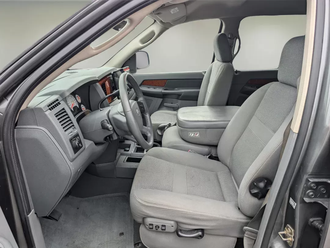 2006 Dodge Ram 1500 (3D7KR19D76G) with an Gas V8 5.7L/345 engine, 5-Speed Automatic w/OD transmission, located at 3959 U.S. 80 W, Phenix City, AL, 36870, (334) 297-4885, 32.469296, -85.135185 - 2006 Dodge Ram 1500 - Photo#10