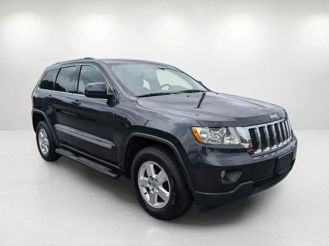 2013 /Black Jeep Grand Cherokee Laredo (1C4RJFAG6DC) with an Gas/Ethanol V6 3.6L/220 engine, 5-Speed Automatic transmission, located at 3959 U.S. 80 W, Phenix City, AL, 36870, (334) 297-4885, 32.469296, -85.135185 - 2013 Jeep Grand Cherokee Laredo - Photo#3