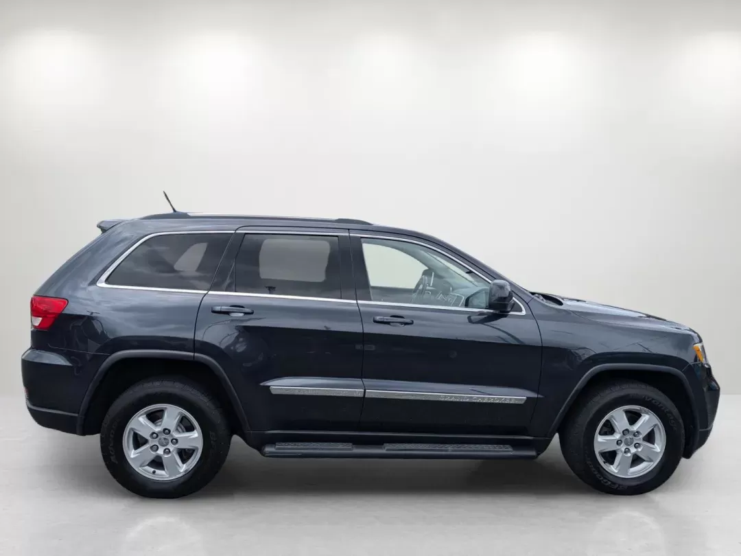 2013 /Black Jeep Grand Cherokee Laredo (1C4RJFAG6DC) with an Gas/Ethanol V6 3.6L/220 engine, 5-Speed Automatic transmission, located at 3959 U.S. 80 W, Phenix City, AL, 36870, (334) 297-4885, 32.469296, -85.135185 - 2013 Jeep Grand Cherokee Laredo - Photo#4