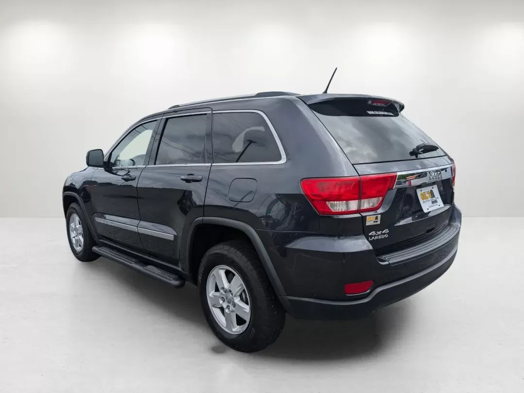 2013 /Black Jeep Grand Cherokee Laredo (1C4RJFAG6DC) with an Gas/Ethanol V6 3.6L/220 engine, 5-Speed Automatic transmission, located at 3959 U.S. 80 W, Phenix City, AL, 36870, (334) 297-4885, 32.469296, -85.135185 - 2013 Jeep Grand Cherokee Laredo - Photo#7
