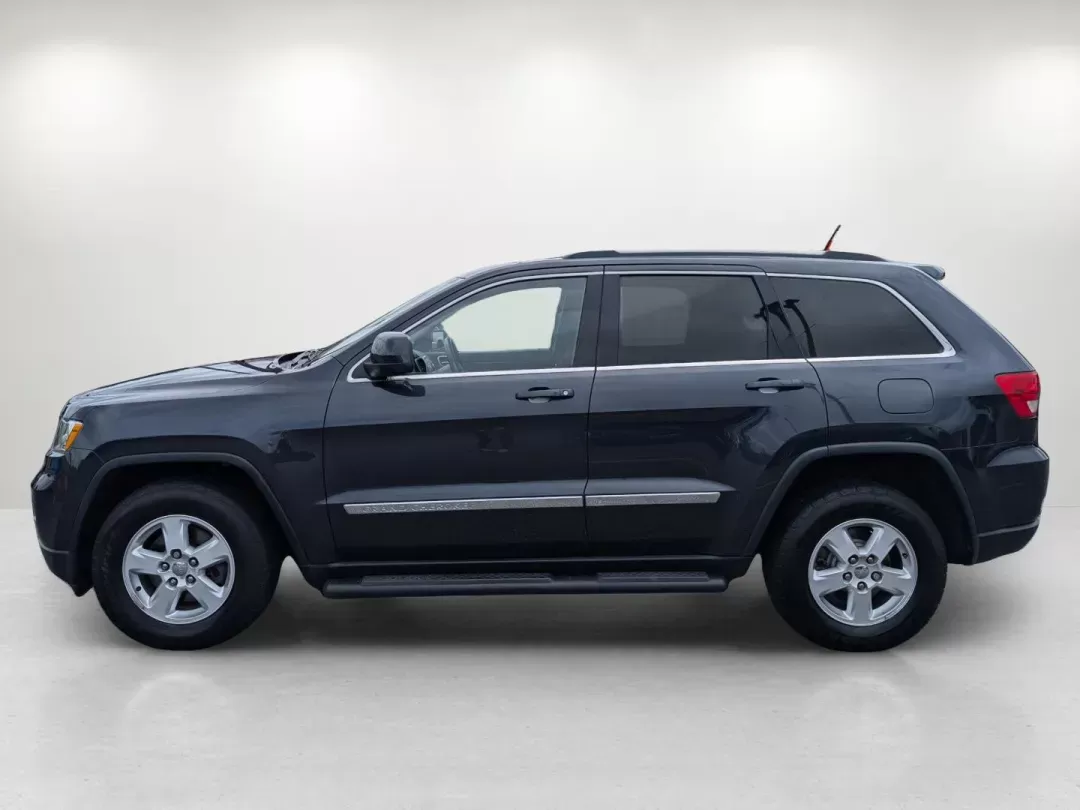 2013 /Black Jeep Grand Cherokee Laredo (1C4RJFAG6DC) with an Gas/Ethanol V6 3.6L/220 engine, 5-Speed Automatic transmission, located at 3959 U.S. 80 W, Phenix City, AL, 36870, (334) 297-4885, 32.469296, -85.135185 - 2013 Jeep Grand Cherokee Laredo - Photo#8