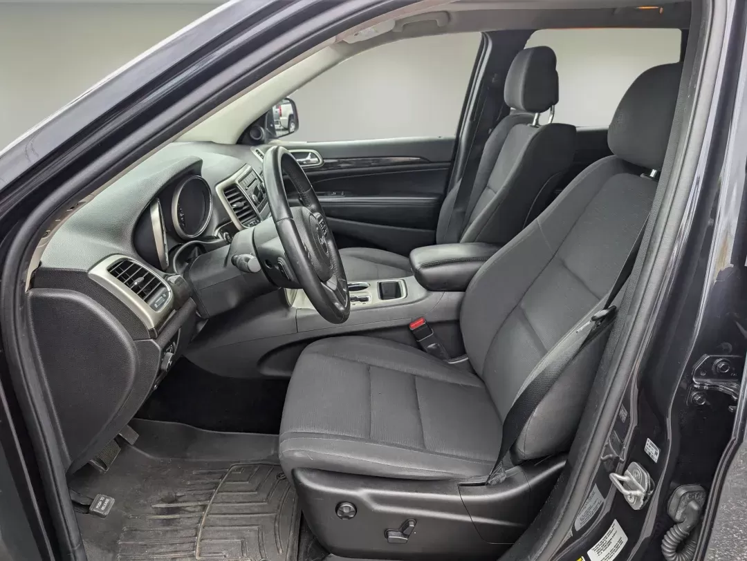 2013 /Black Jeep Grand Cherokee Laredo (1C4RJFAG6DC) with an Gas/Ethanol V6 3.6L/220 engine, 5-Speed Automatic transmission, located at 3959 U.S. 80 W, Phenix City, AL, 36870, (334) 297-4885, 32.469296, -85.135185 - 2013 Jeep Grand Cherokee Laredo - Photo#10