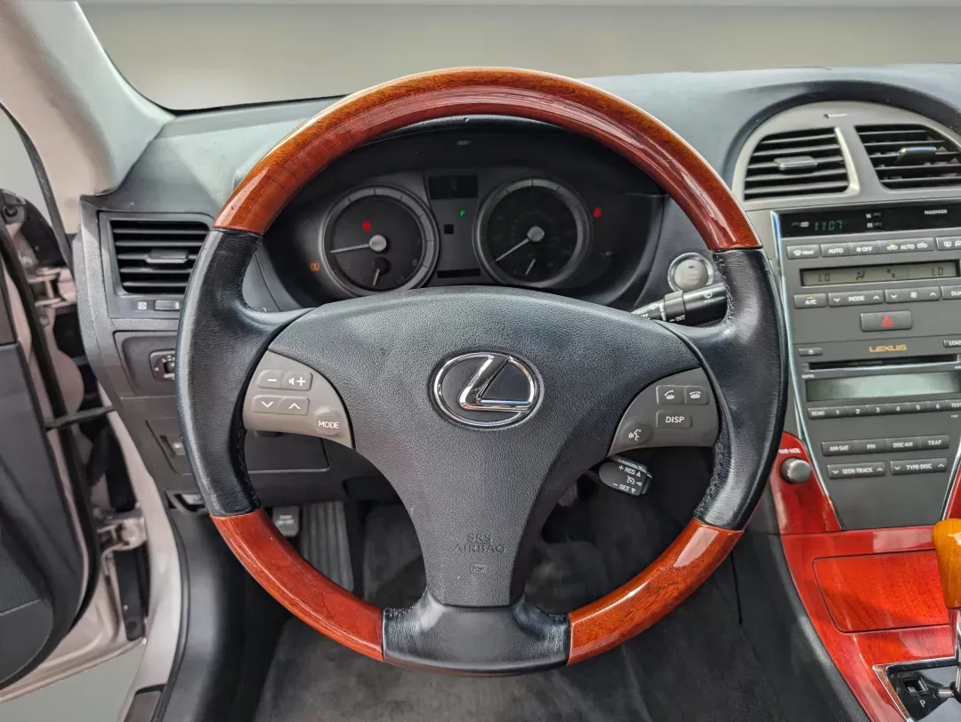 2008 Lexus ES 350 (JTHBJ46G782) with an Gas V6 3.5L/210 engine, 6-Speed Automatic transmission, located at 7000 Northlake Connector, Columbus, GA, 31904, (706) 987-8085, 32.524975, -84.978134 - 2008 Lexus ES 350 - Photo#15