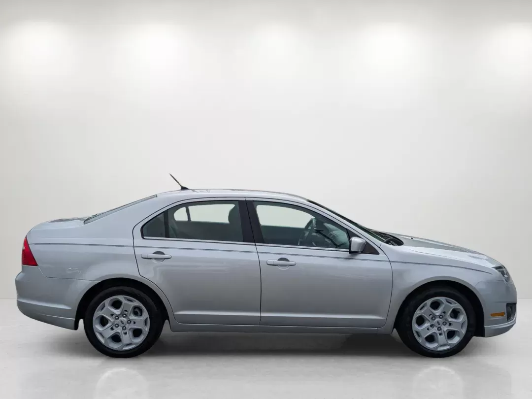 2010 Ford Fusion SE (3FAHP0HA6AR) with an Gas I4 2.5L/152 engine, located at 3959 U.S. 80 W, Phenix City, AL, 36870, (334) 297-4885, 32.469296, -85.135185 - 2010 Ford Fusion SE - Photo#4