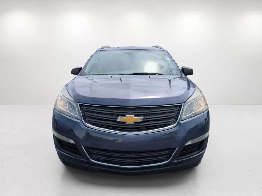 2014 /Dk Titanium/Lt Titanium Chevrolet Traverse LS (1GNKRFED6EJ) with an Gas V6 3.6L/217 engine, 6-Speed Automatic transmission, located at 1430 Gateway Drive, Opelika, AL, 36801, (334) 239-0944, 32.637871, -85.409790 - 2014 Chevrolet Traverse LS - Photo#1