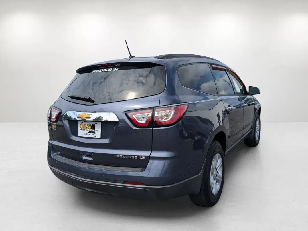 2014 /Dk Titanium/Lt Titanium Chevrolet Traverse LS (1GNKRFED6EJ) with an Gas V6 3.6L/217 engine, 6-Speed Automatic transmission, located at 1430 Gateway Drive, Opelika, AL, 36801, (334) 239-0944, 32.637871, -85.409790 - 2014 Chevrolet Traverse LS - Photo#4