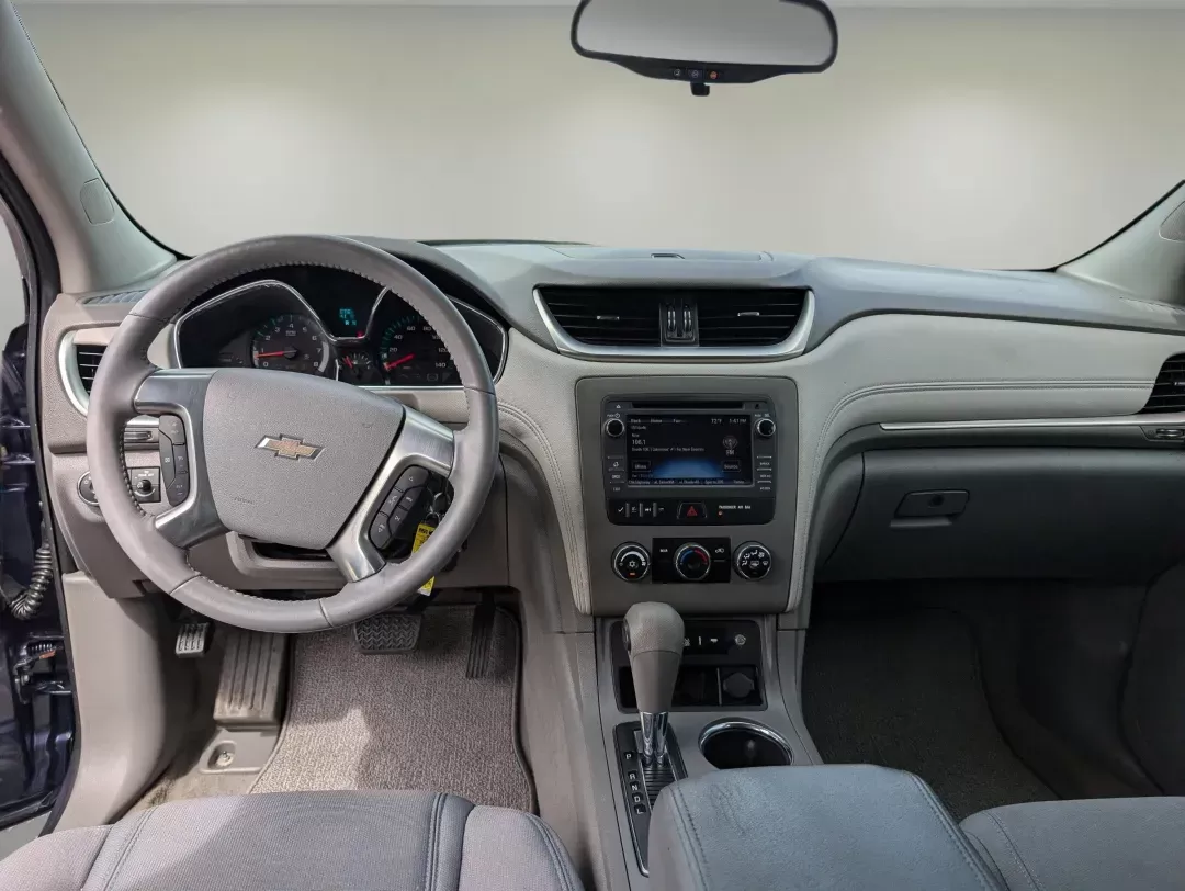 2014 /Dk Titanium/Lt Titanium Chevrolet Traverse LS (1GNKRFED6EJ) with an Gas V6 3.6L/217 engine, 6-Speed Automatic transmission, located at 1430 Gateway Drive, Opelika, AL, 36801, (334) 239-0944, 32.637871, -85.409790 - 2014 Chevrolet Traverse LS - Photo#12