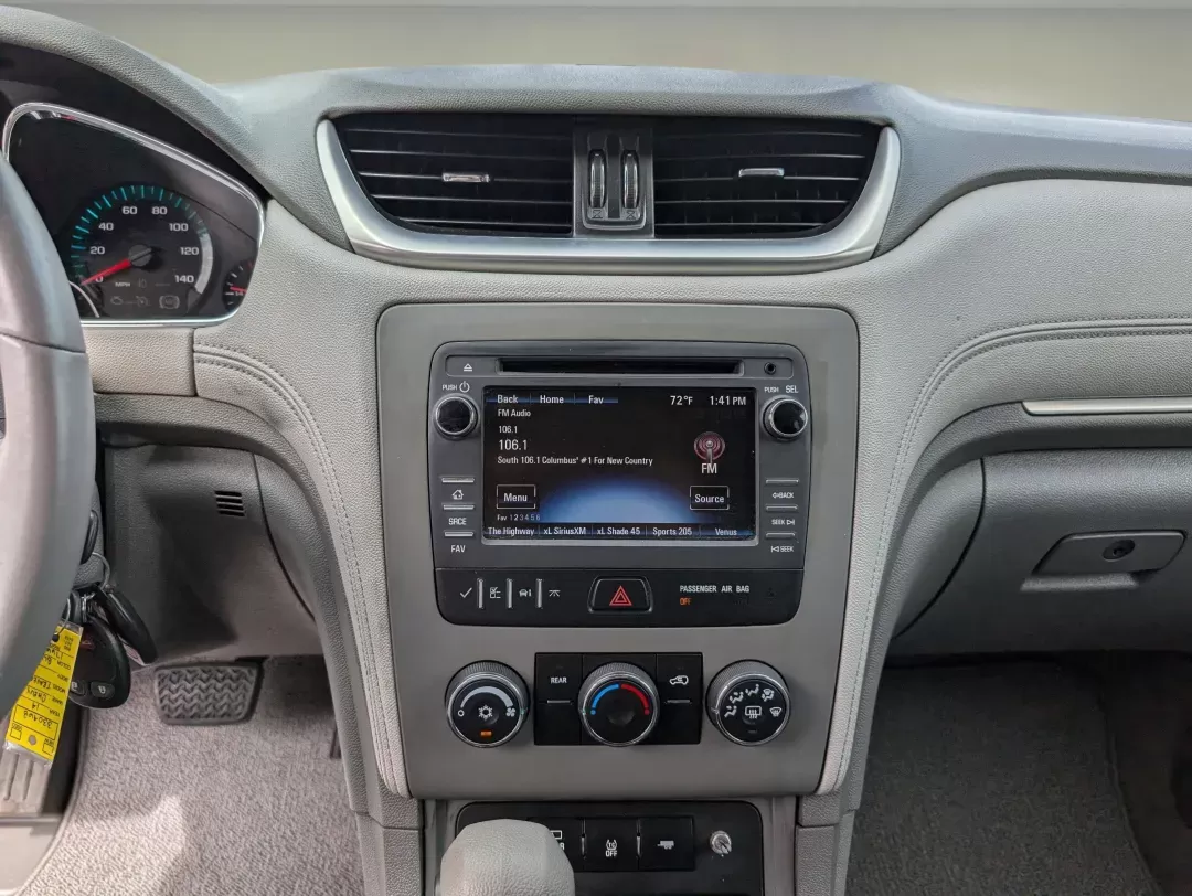 2014 /Dk Titanium/Lt Titanium Chevrolet Traverse LS (1GNKRFED6EJ) with an Gas V6 3.6L/217 engine, 6-Speed Automatic transmission, located at 1430 Gateway Drive, Opelika, AL, 36801, (334) 239-0944, 32.637871, -85.409790 - 2014 Chevrolet Traverse LS - Photo#14