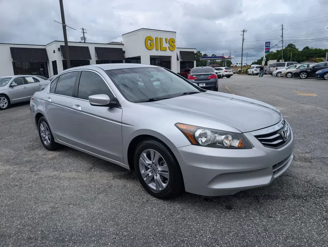 2012 Honda Accord Sdn SE (1HGCP2F60CA) with an Gas I4 2.4L/144 engine, 5-Speed Automatic transmission, located at 3959 U.S. 80 W, Phenix City, AL, 36870, (334) 297-4885, 32.469296, -85.135185 - 2012 Honda Accord Sdn SE - Photo#2