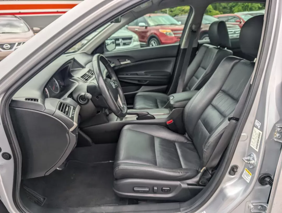 2012 Honda Accord Sdn SE (1HGCP2F60CA) with an Gas I4 2.4L/144 engine, 5-Speed Automatic transmission, located at 3959 U.S. 80 W, Phenix City, AL, 36870, (334) 297-4885, 32.469296, -85.135185 - 2012 Honda Accord Sdn SE - Photo#9