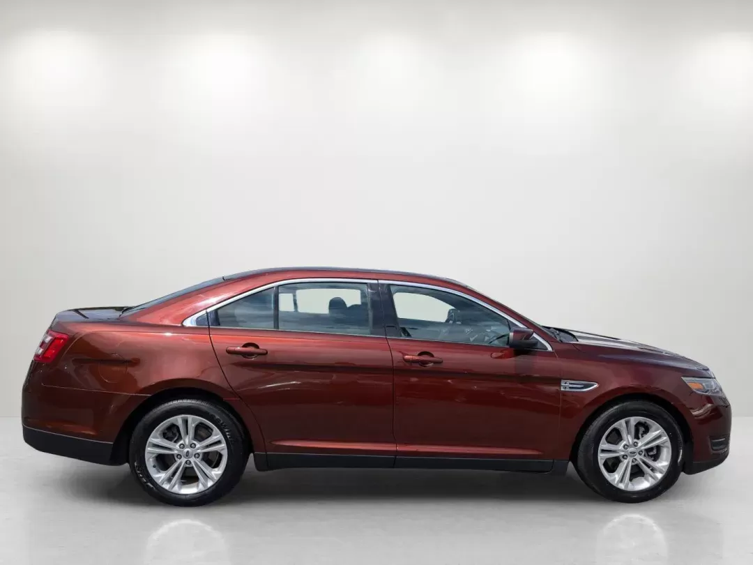 2016 Ford Taurus SEL (1FAHP2E80GG) with an Regular Unleaded V-6 3.5 L/213 engine, 6-Speed Automatic w/OD transmission, located at 5115 14th Ave., Columbus, GA, 31904, (706) 323-0345, 32.511494, -84.971046 - 2016 Ford Taurus SEL - Photo#4