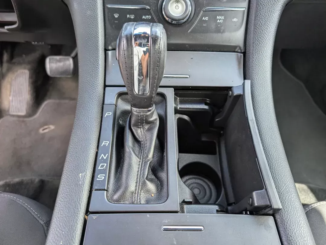 2016 Ford Taurus SEL (1FAHP2E80GG) with an Regular Unleaded V-6 3.5 L/213 engine, 6-Speed Automatic w/OD transmission, located at 5115 14th Ave., Columbus, GA, 31904, (706) 323-0345, 32.511494, -84.971046 - 2016 Ford Taurus SEL - Photo#14