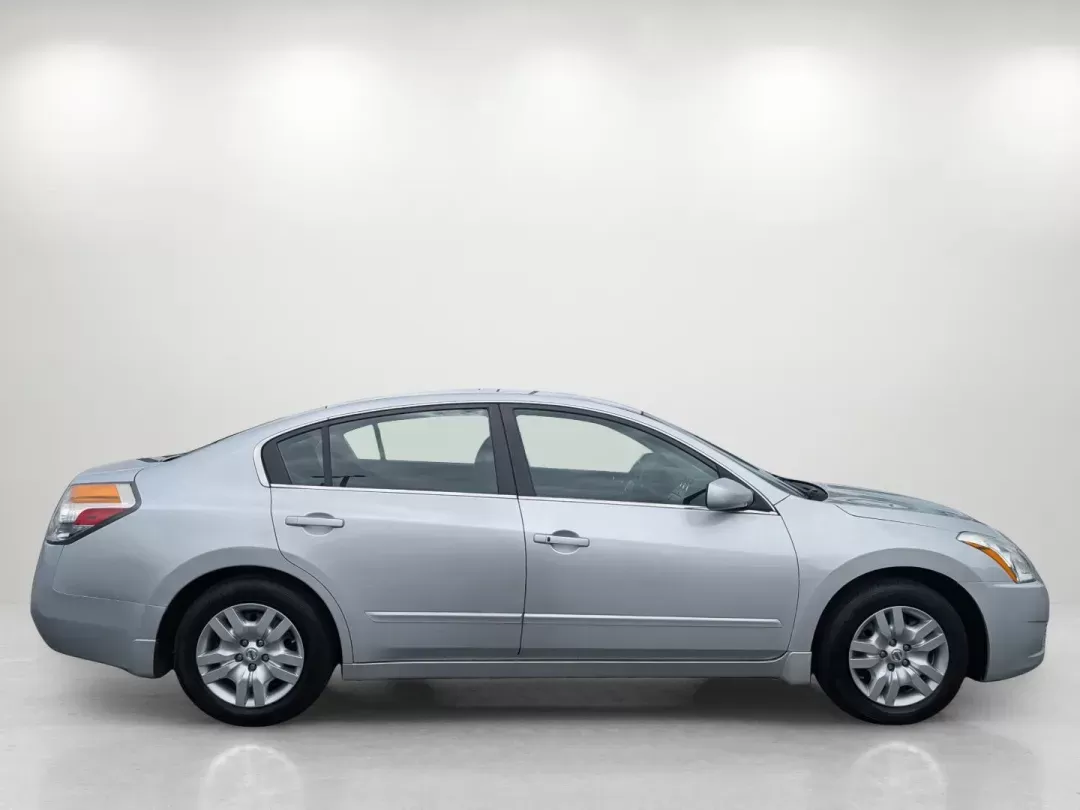 2012 /Charcoal Nissan Altima 2.5 S (1N4AL2AP3CN) with an Gas I4 2.5L/ engine, 1-Speed Continuously Variable Ratio transmission, located at 3959 U.S. 80 W, Phenix City, AL, 36870, (334) 297-4885, 32.469296, -85.135185 - 2012 Nissan Altima 2.5 S - Photo#4