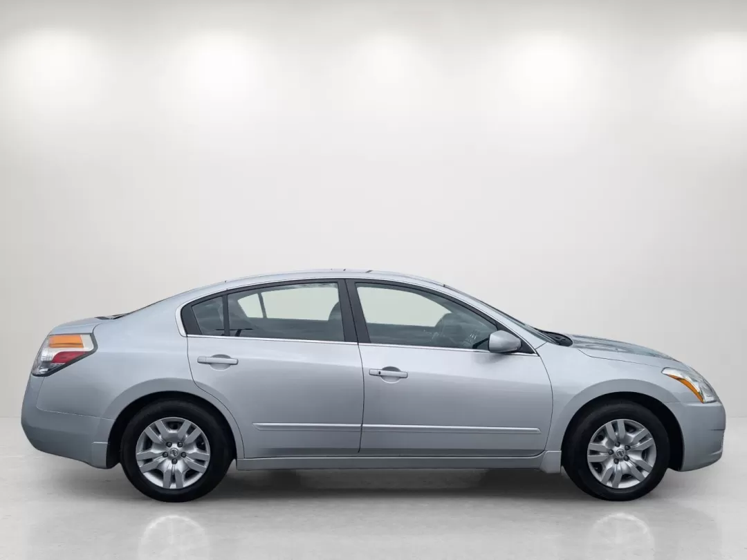 2012 /Charcoal Nissan Altima 2.5 S (1N4AL2AP3CN) with an Other engine, located at 7000 Northlake Connector, Columbus, GA, 31904, (706) 987-8085, 32.524975, -84.978134 - Introducing the perfect blend of comfort, efficiency, and style-the 2012 Nissan Altima 2.5 S, designed for those who desire an exceptional driving experience without breaking the bank! This versatile sedan is ideal for budget-conscious buyers, making it a great choice for busy commuters or families - Photo#3