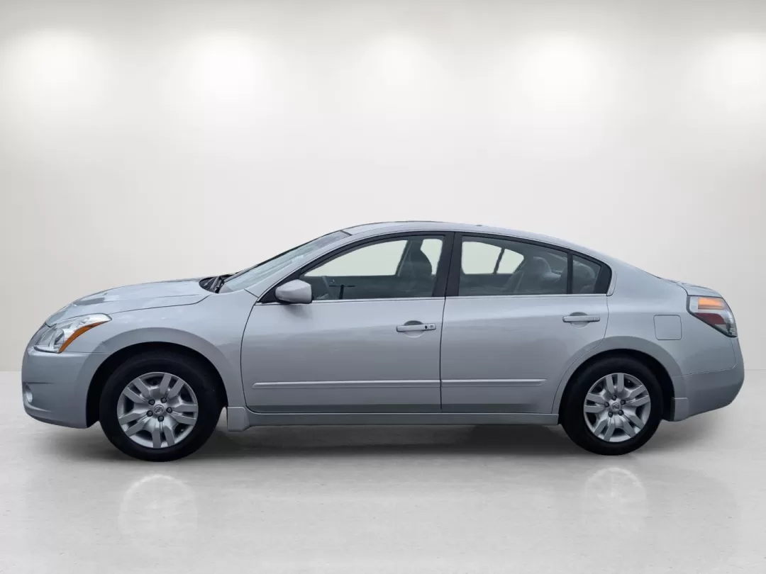 2012 /Charcoal Nissan Altima 2.5 S (1N4AL2AP3CN) with an Other engine, located at 7000 Northlake Connector, Columbus, GA, 31904, (706) 987-8085, 32.524975, -84.978134 - Introducing the perfect blend of comfort, efficiency, and style-the 2012 Nissan Altima 2.5 S, designed for those who desire an exceptional driving experience without breaking the bank! This versatile sedan is ideal for budget-conscious buyers, making it a great choice for busy commuters or families - Photo#7