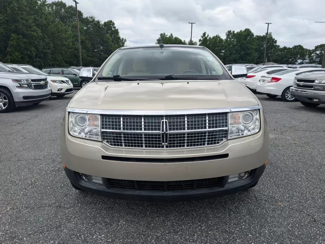 2010 Lincoln MKX (2LMDJ6JC4AB) with an Gas V6 3.5L/213 engine, 6-Speed w/OD Automatic transmission, located at 3959 U.S. 80 W, Phenix City, AL, 36870, (334) 297-4885, 32.469296, -85.135185 - 2010 Lincoln MKX - Photo#1