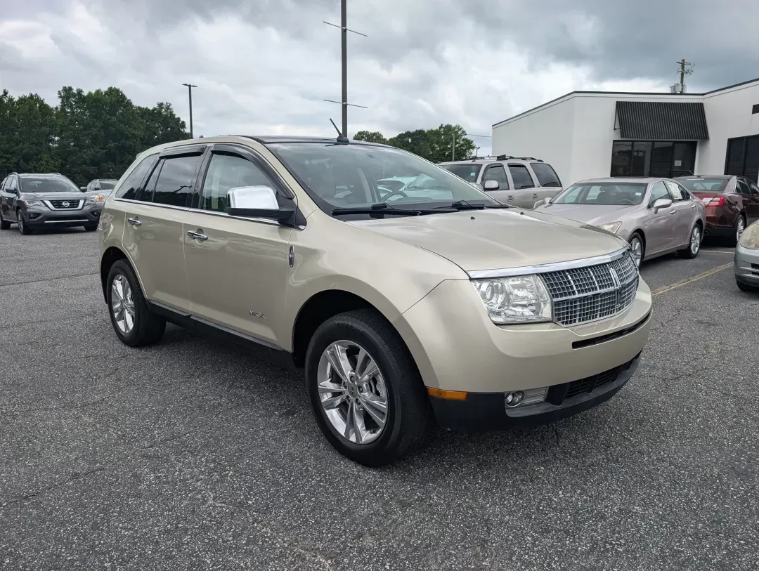 2010 Lincoln MKX (2LMDJ6JC4AB) with an Gas V6 3.5L/213 engine, 6-Speed w/OD Automatic transmission, located at 3959 U.S. 80 W, Phenix City, AL, 36870, (334) 297-4885, 32.469296, -85.135185 - 2010 Lincoln MKX - Photo#2