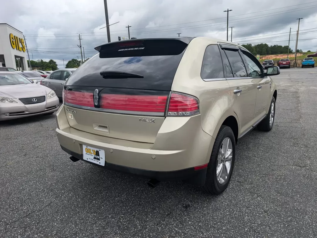 2010 Lincoln MKX (2LMDJ6JC4AB) with an Gas V6 3.5L/213 engine, 6-Speed w/OD Automatic transmission, located at 3959 U.S. 80 W, Phenix City, AL, 36870, (334) 297-4885, 32.469296, -85.135185 - 2010 Lincoln MKX - Photo#4