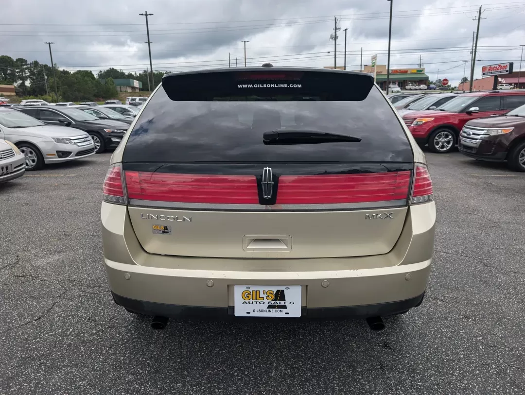 2010 Lincoln MKX (2LMDJ6JC4AB) with an Gas V6 3.5L/213 engine, 6-Speed w/OD Automatic transmission, located at 3959 U.S. 80 W, Phenix City, AL, 36870, (334) 297-4885, 32.469296, -85.135185 - 2010 Lincoln MKX - Photo#5