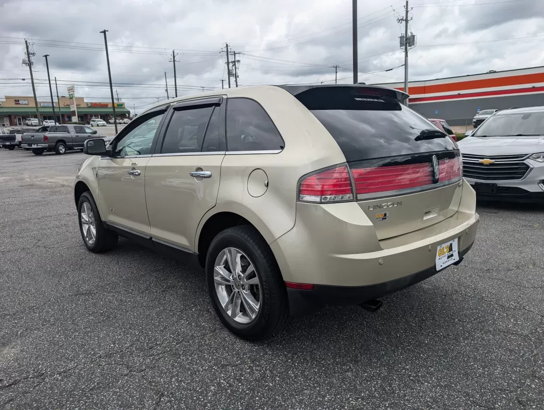 2010 Lincoln MKX (2LMDJ6JC4AB) with an Gas V6 3.5L/213 engine, 6-Speed w/OD Automatic transmission, located at 3959 U.S. 80 W, Phenix City, AL, 36870, (334) 297-4885, 32.469296, -85.135185 - 2010 Lincoln MKX - Photo#6