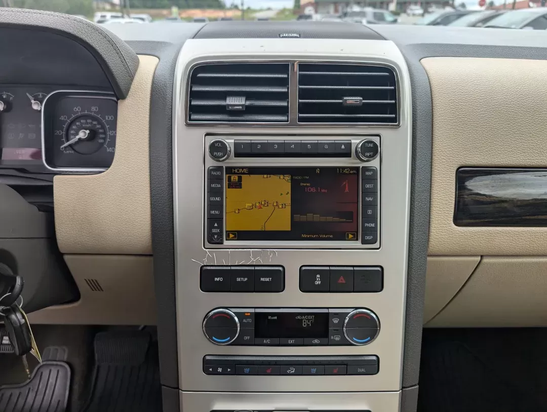 2010 Lincoln MKX (2LMDJ6JC4AB) with an Gas V6 3.5L/213 engine, 6-Speed w/OD Automatic transmission, located at 3959 U.S. 80 W, Phenix City, AL, 36870, (334) 297-4885, 32.469296, -85.135185 - 2010 Lincoln MKX - Photo#13