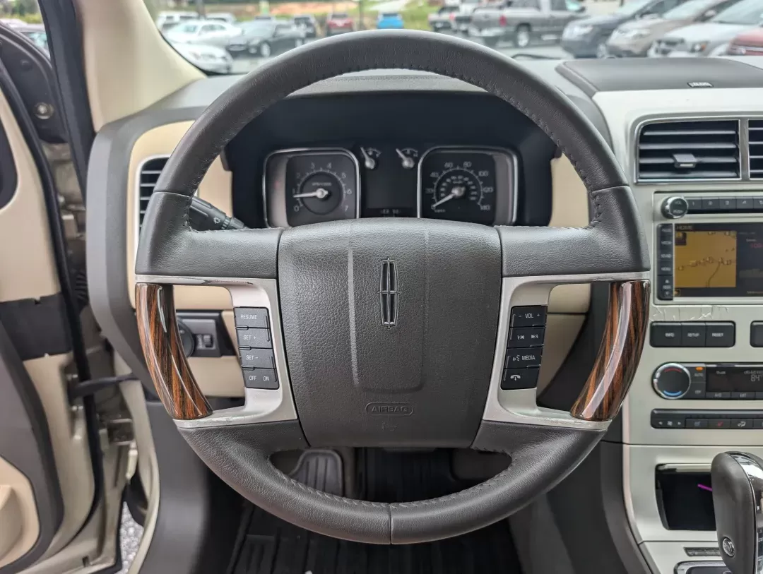2010 Lincoln MKX (2LMDJ6JC4AB) with an Gas V6 3.5L/213 engine, 6-Speed w/OD Automatic transmission, located at 3959 U.S. 80 W, Phenix City, AL, 36870, (334) 297-4885, 32.469296, -85.135185 - 2010 Lincoln MKX - Photo#14