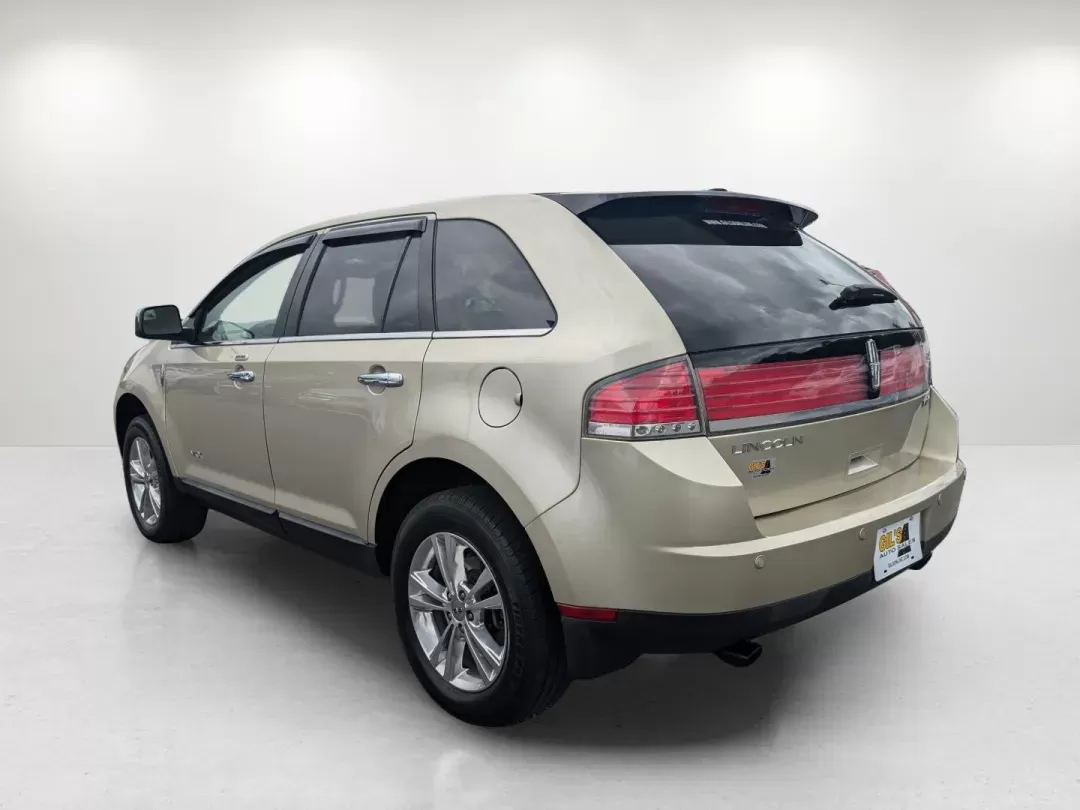 2010 Lincoln MKX (2LMDJ6JC4AB) with an Gas V6 3.5L/213 engine, 6-Speed w/OD Automatic transmission, located at 521 Old Farm Lane Rd, Prattville, AL, 36066, (334) 325-1505, 32.482460, -86.416367 - 2010 Lincoln MKX - Photo#6