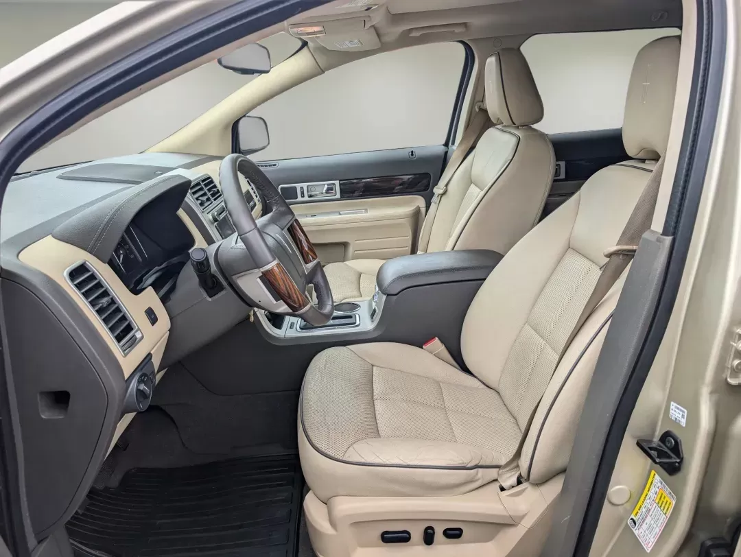 2010 Lincoln MKX (2LMDJ6JC4AB) with an Gas V6 3.5L/213 engine, 6-Speed w/OD Automatic transmission, located at 521 Old Farm Lane Rd, Prattville, AL, 36066, (334) 325-1505, 32.482460, -86.416367 - 2010 Lincoln MKX - Photo#9
