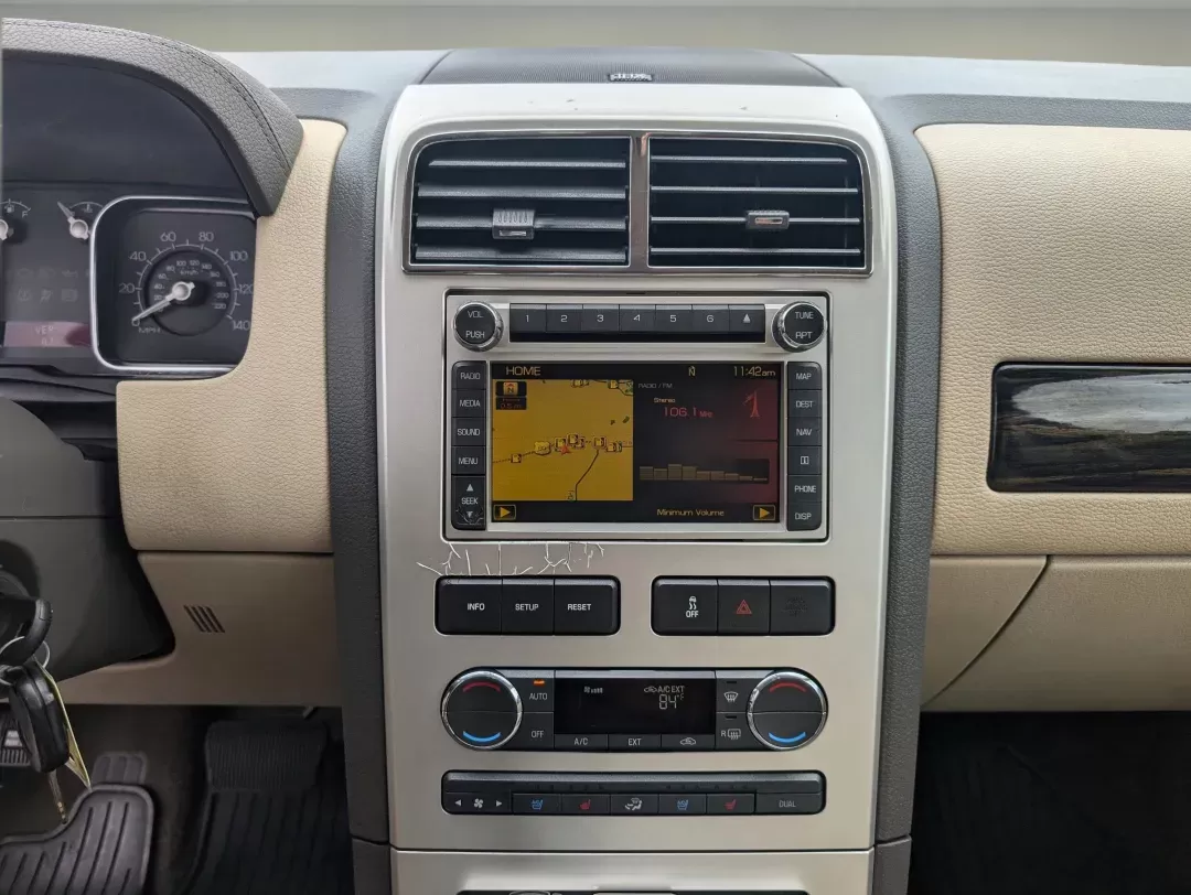 2010 Lincoln MKX (2LMDJ6JC4AB) with an Gas V6 3.5L/213 engine, 6-Speed w/OD Automatic transmission, located at 521 Old Farm Lane Rd, Prattville, AL, 36066, (334) 325-1505, 32.482460, -86.416367 - 2010 Lincoln MKX - Photo#13