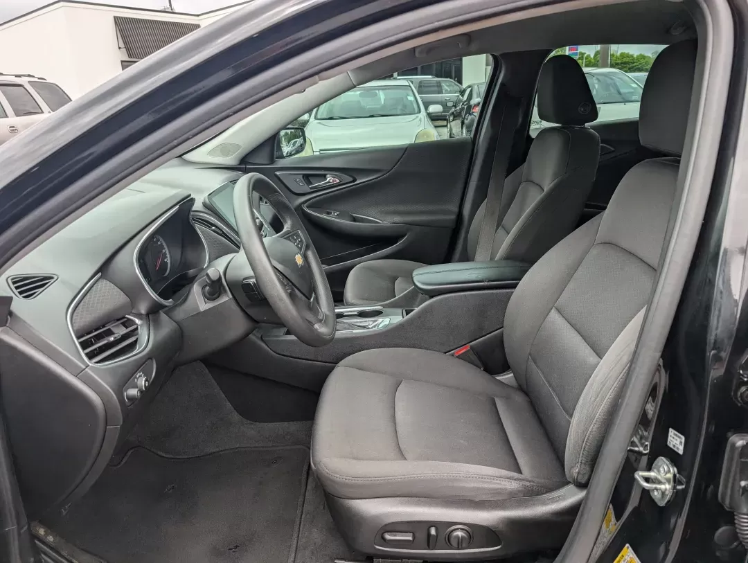 2020 /Jet Black Chevrolet Malibu LT (1G1ZD5ST5LF) with an Turbocharged Gas I4 1.5L/91 engine, 1-Speed Automatic transmission, located at 3959 U.S. 80 W, Phenix City, AL, 36870, (334) 297-4885, 32.469296, -85.135185 - 2020 Chevrolet Malibu LT - Photo#9