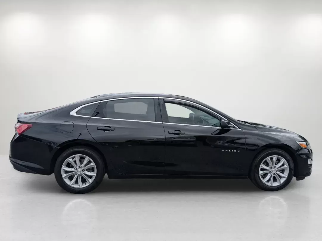 2020 /Jet Black Chevrolet Malibu LT (1G1ZD5ST5LF) with an Turbocharged Gas I4 1.5L/91 engine, 1-Speed Automatic transmission, located at 3959 U.S. 80 W, Phenix City, AL, 36870, (334) 297-4885, 32.469296, -85.135185 - 2020 Chevrolet Malibu LT - Photo#4