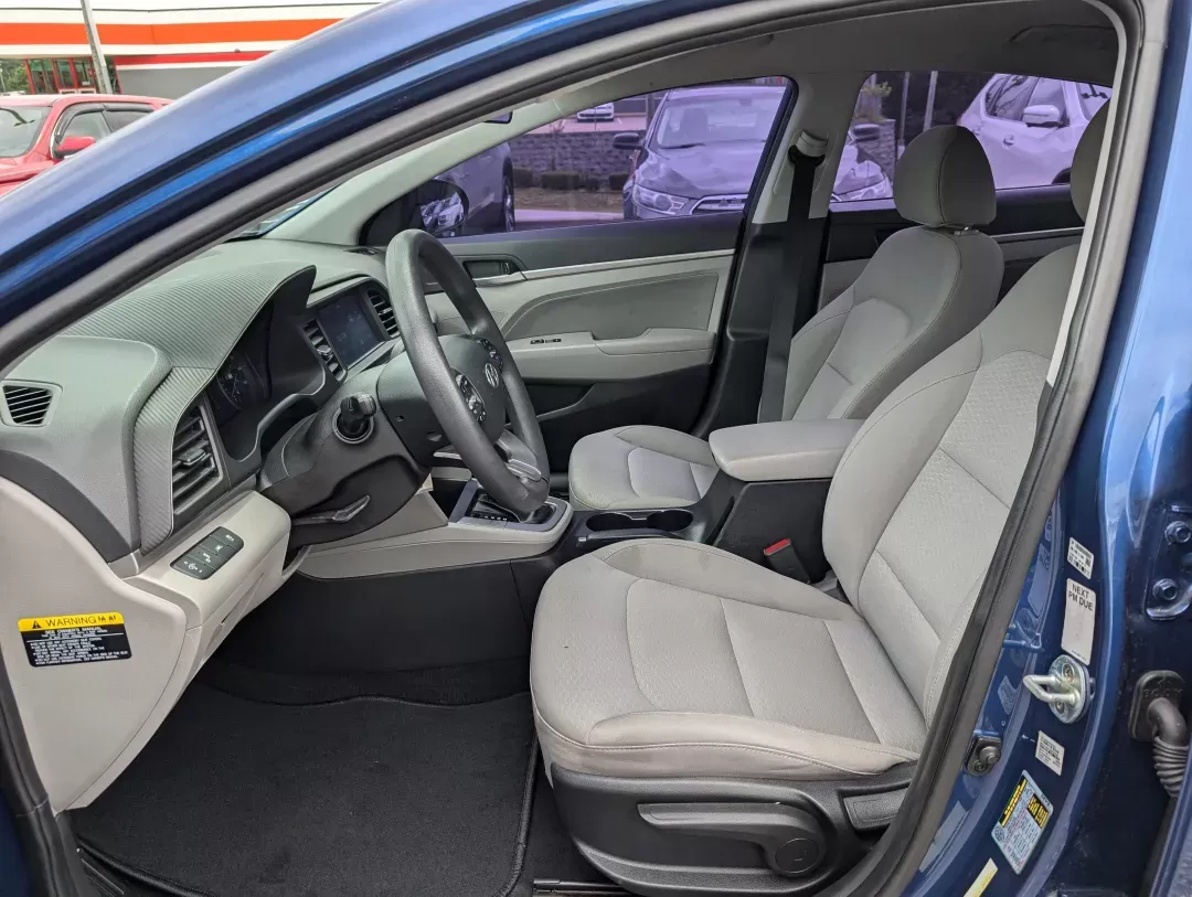 2019 /Gray Hyundai Elantra SEL (5NPD84LF6KH) with an Regular Unleaded I-4 2.0 L/122 engine, 6-Speed Automatic w/OD transmission, located at 3959 U.S. 80 W, Phenix City, AL, 36870, (334) 297-4885, 32.469296, -85.135185 - 2019 Hyundai Elantra SEL - Photo#9