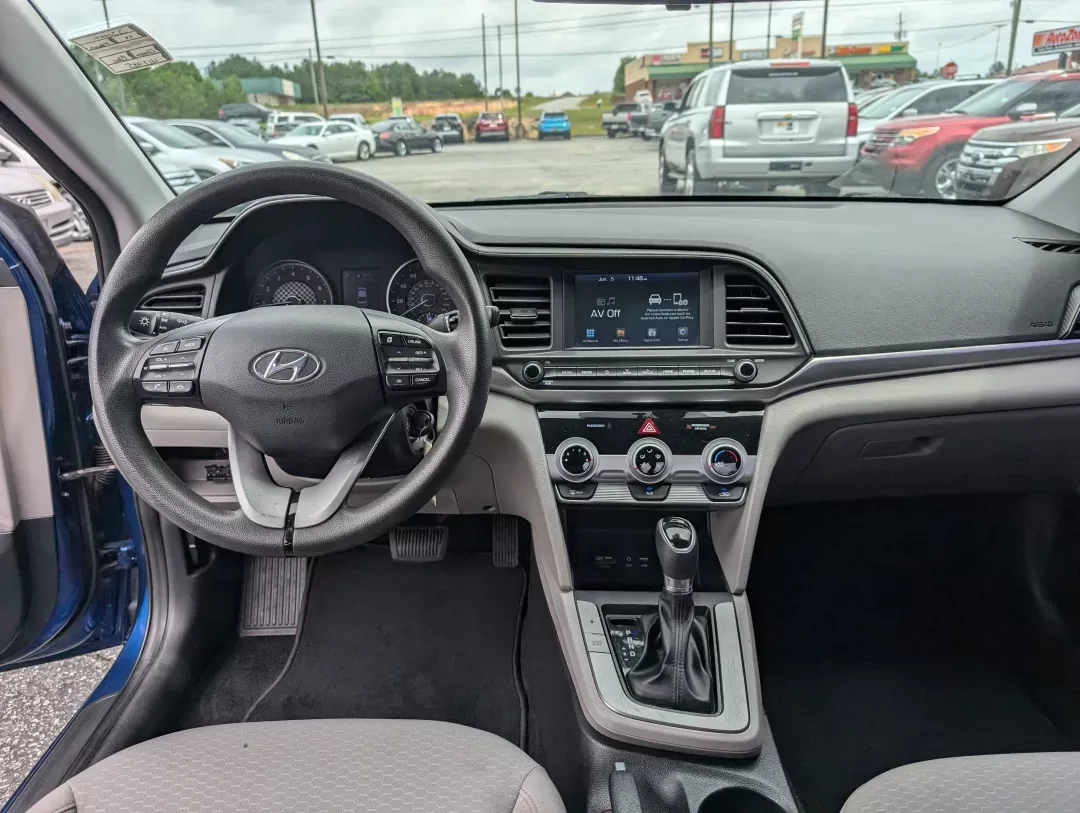 2019 /Gray Hyundai Elantra SEL (5NPD84LF6KH) with an Regular Unleaded I-4 2.0 L/122 engine, 6-Speed Automatic w/OD transmission, located at 3959 U.S. 80 W, Phenix City, AL, 36870, (334) 297-4885, 32.469296, -85.135185 - 2019 Hyundai Elantra SEL - Photo#11