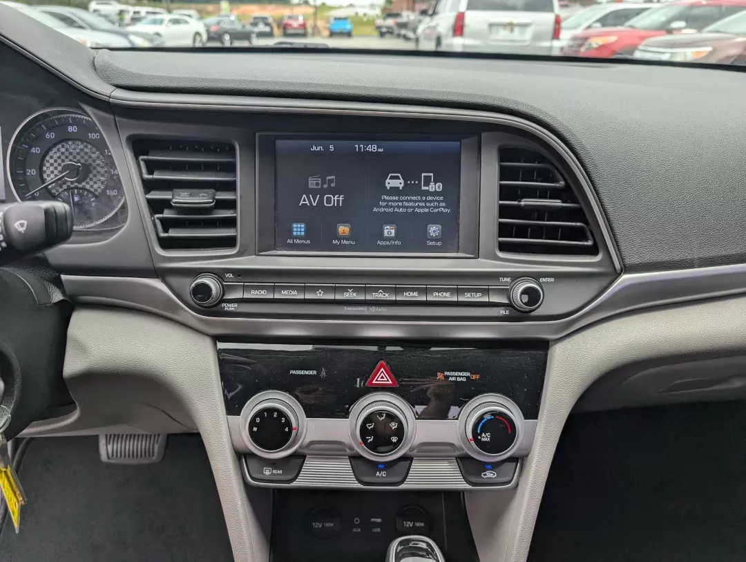 2019 /Gray Hyundai Elantra SEL (5NPD84LF6KH) with an Regular Unleaded I-4 2.0 L/122 engine, 6-Speed Automatic w/OD transmission, located at 3959 U.S. 80 W, Phenix City, AL, 36870, (334) 297-4885, 32.469296, -85.135185 - 2019 Hyundai Elantra SEL - Photo#14