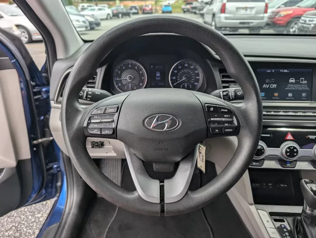 2019 /Gray Hyundai Elantra SEL (5NPD84LF6KH) with an Regular Unleaded I-4 2.0 L/122 engine, 6-Speed Automatic w/OD transmission, located at 3959 U.S. 80 W, Phenix City, AL, 36870, (334) 297-4885, 32.469296, -85.135185 - 2019 Hyundai Elantra SEL - Photo#15