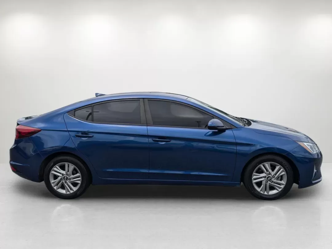 2019 /Gray Hyundai Elantra SEL (5NPD84LF6KH) with an Regular Unleaded I-4 2.0 L/122 engine, 6-Speed Automatic w/OD transmission, located at 3959 U.S. 80 W, Phenix City, AL, 36870, (334) 297-4885, 32.469296, -85.135185 - 2019 Hyundai Elantra SEL - Photo#4