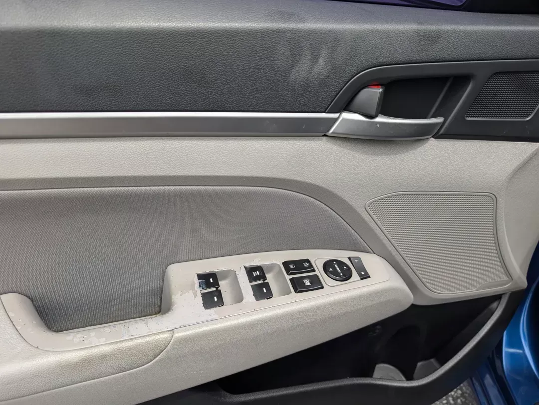 2019 /Gray Hyundai Elantra SEL (5NPD84LF6KH) with an Regular Unleaded I-4 2.0 L/122 engine, 6-Speed Automatic w/OD transmission, located at 3959 U.S. 80 W, Phenix City, AL, 36870, (334) 297-4885, 32.469296, -85.135185 - 2019 Hyundai Elantra SEL - Photo#9