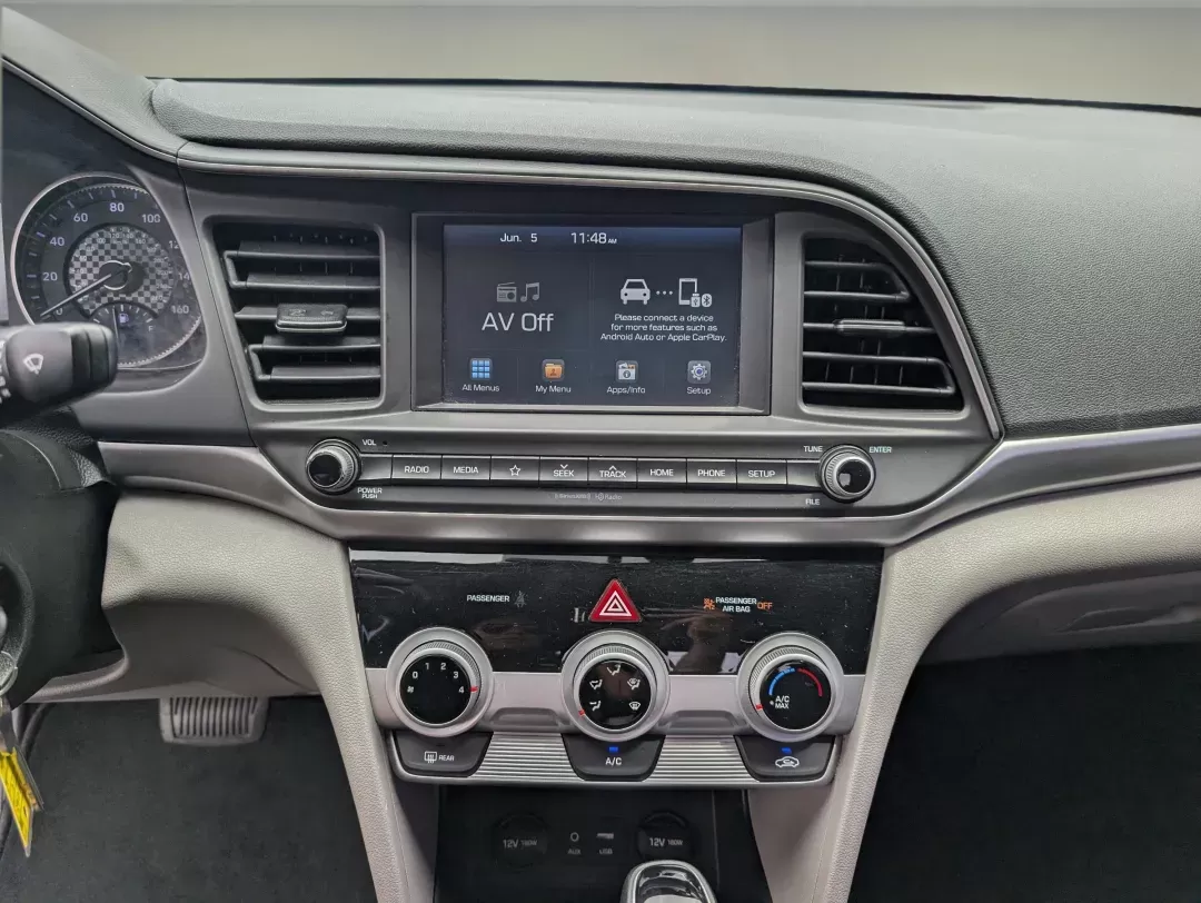2019 /Gray Hyundai Elantra SEL (5NPD84LF6KH) with an Regular Unleaded I-4 2.0 L/122 engine, 6-Speed Automatic w/OD transmission, located at 3959 U.S. 80 W, Phenix City, AL, 36870, (334) 297-4885, 32.469296, -85.135185 - 2019 Hyundai Elantra SEL - Photo#15