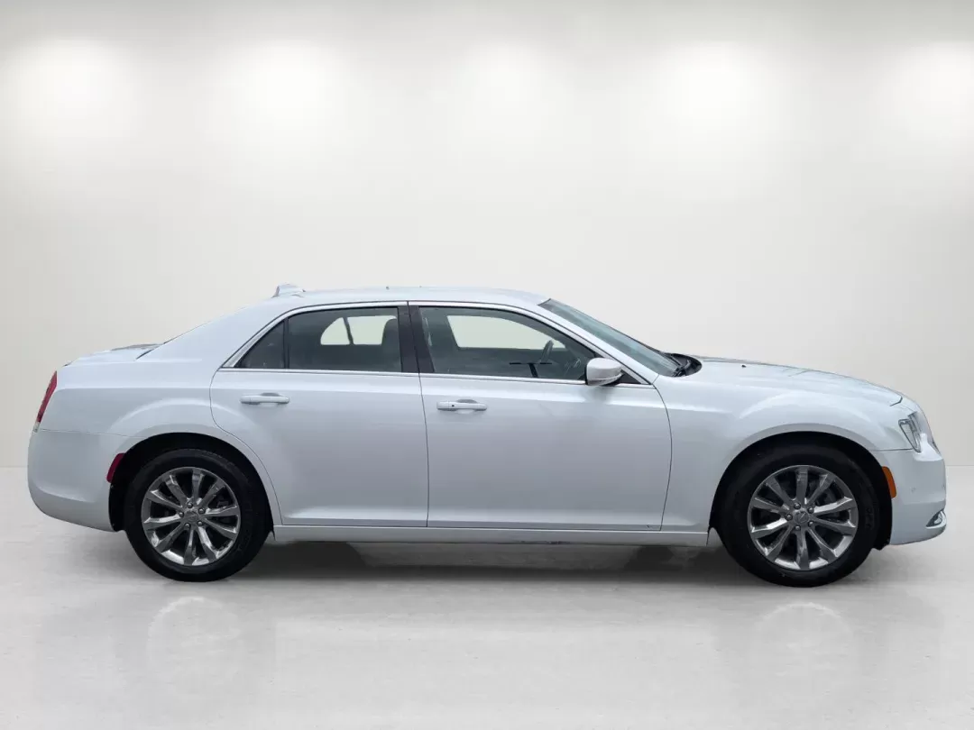 2015 /Black Chrysler 300 Limited (2C3CCARG9FH) with an Regular Unleaded V-6 3.6 L/220 engine, 8-Speed Automatic w/OD transmission, located at 3959 U.S. 80 W, Phenix City, AL, 36870, (334) 297-4885, 32.469296, -85.135185 - 2015 Chrysler 300 Limited - Photo#3