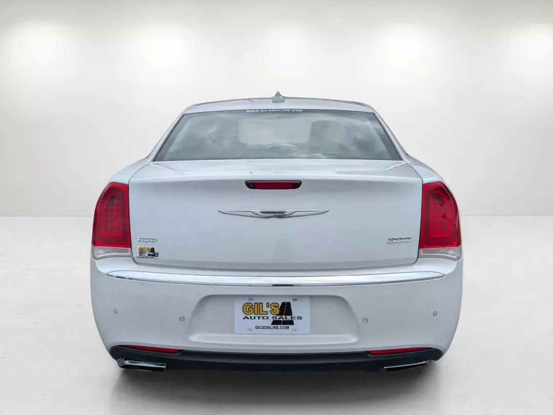 2015 /Black Chrysler 300 Limited (2C3CCARG9FH) with an Regular Unleaded V-6 3.6 L/220 engine, 8-Speed Automatic w/OD transmission, located at 3959 U.S. 80 W, Phenix City, AL, 36870, (334) 297-4885, 32.469296, -85.135185 - 2015 Chrysler 300 Limited - Photo#5