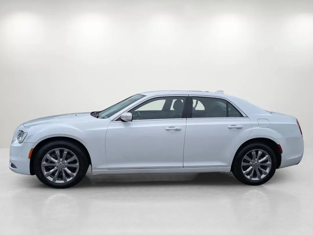 2015 /Black Chrysler 300 Limited (2C3CCARG9FH) with an Regular Unleaded V-6 3.6 L/220 engine, 8-Speed Automatic w/OD transmission, located at 3959 U.S. 80 W, Phenix City, AL, 36870, (334) 297-4885, 32.469296, -85.135185 - 2015 Chrysler 300 Limited - Photo#7